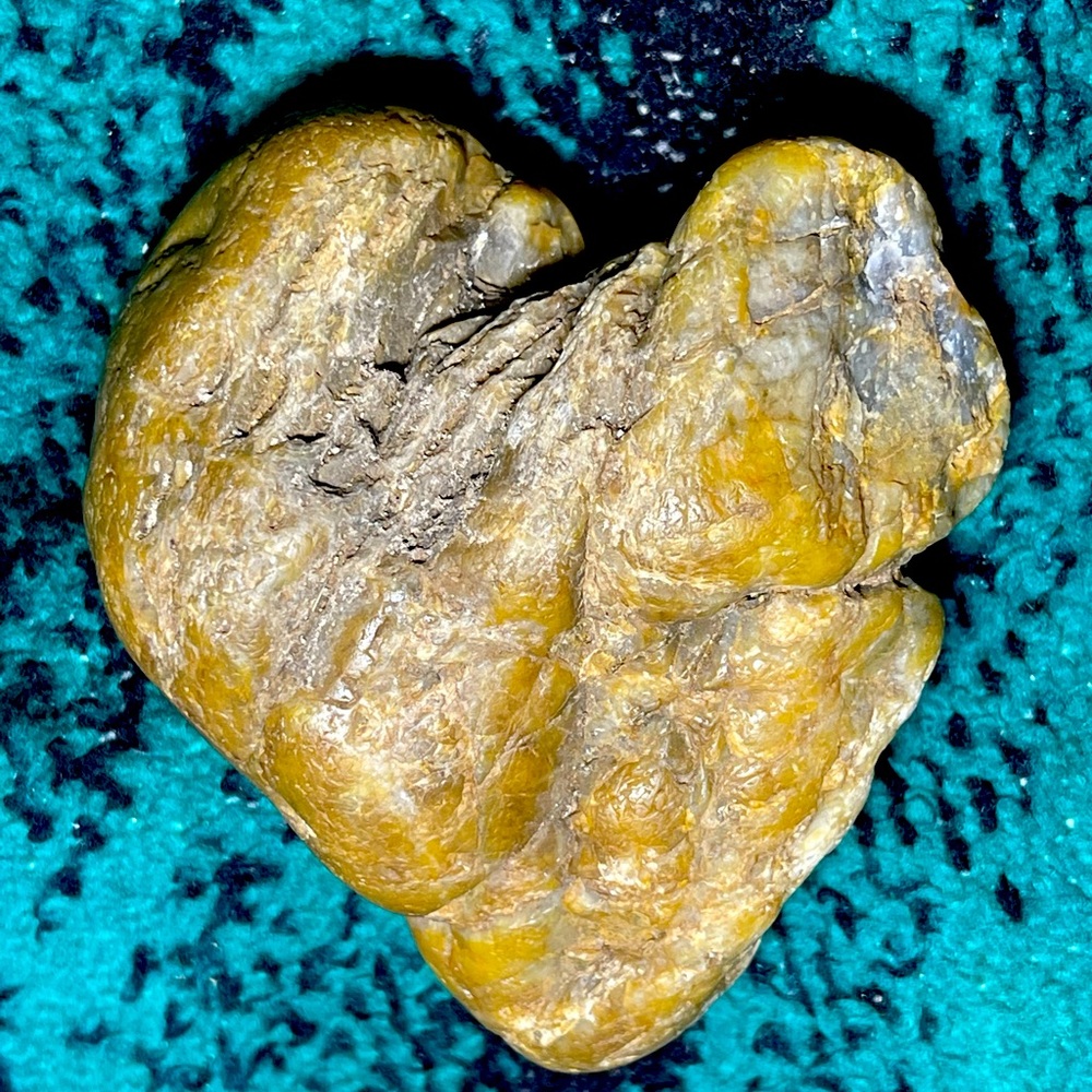 Authentic 🤎🧡💛 heart shaped rock